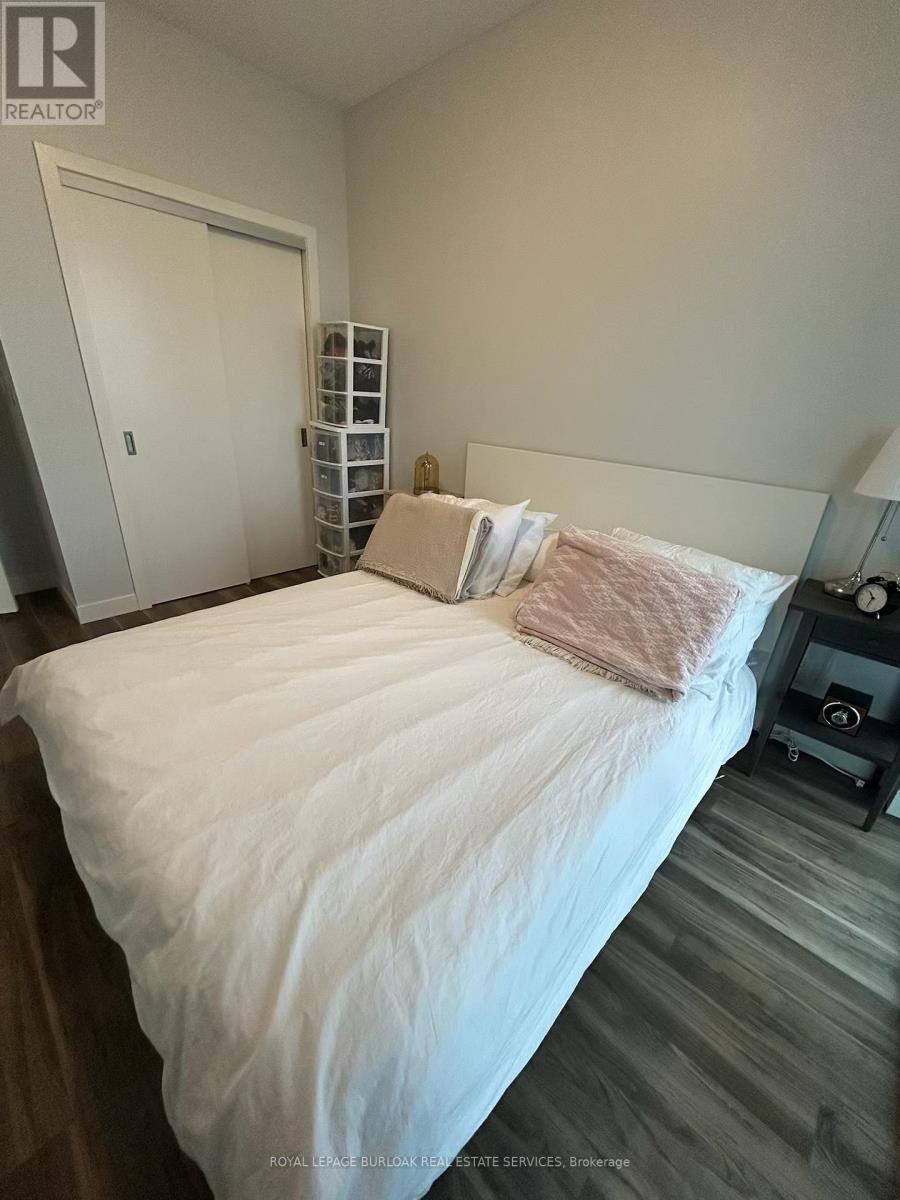 2307 - 2087 Fairview Street, Burlington, Ontario  L7R 0E5 - Photo 8 - W12524096