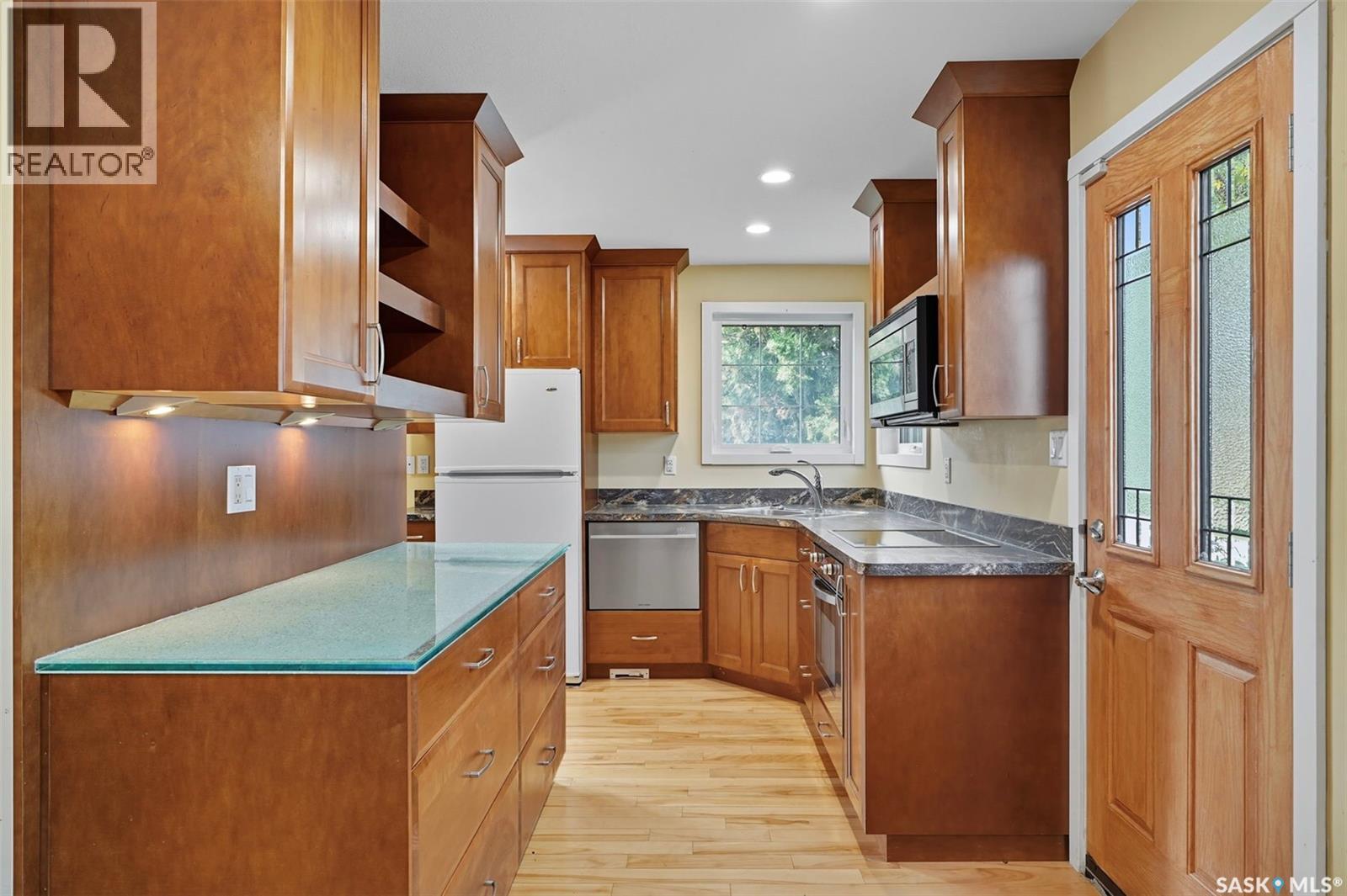 Property at 97 Arnason CRESCENT image 3