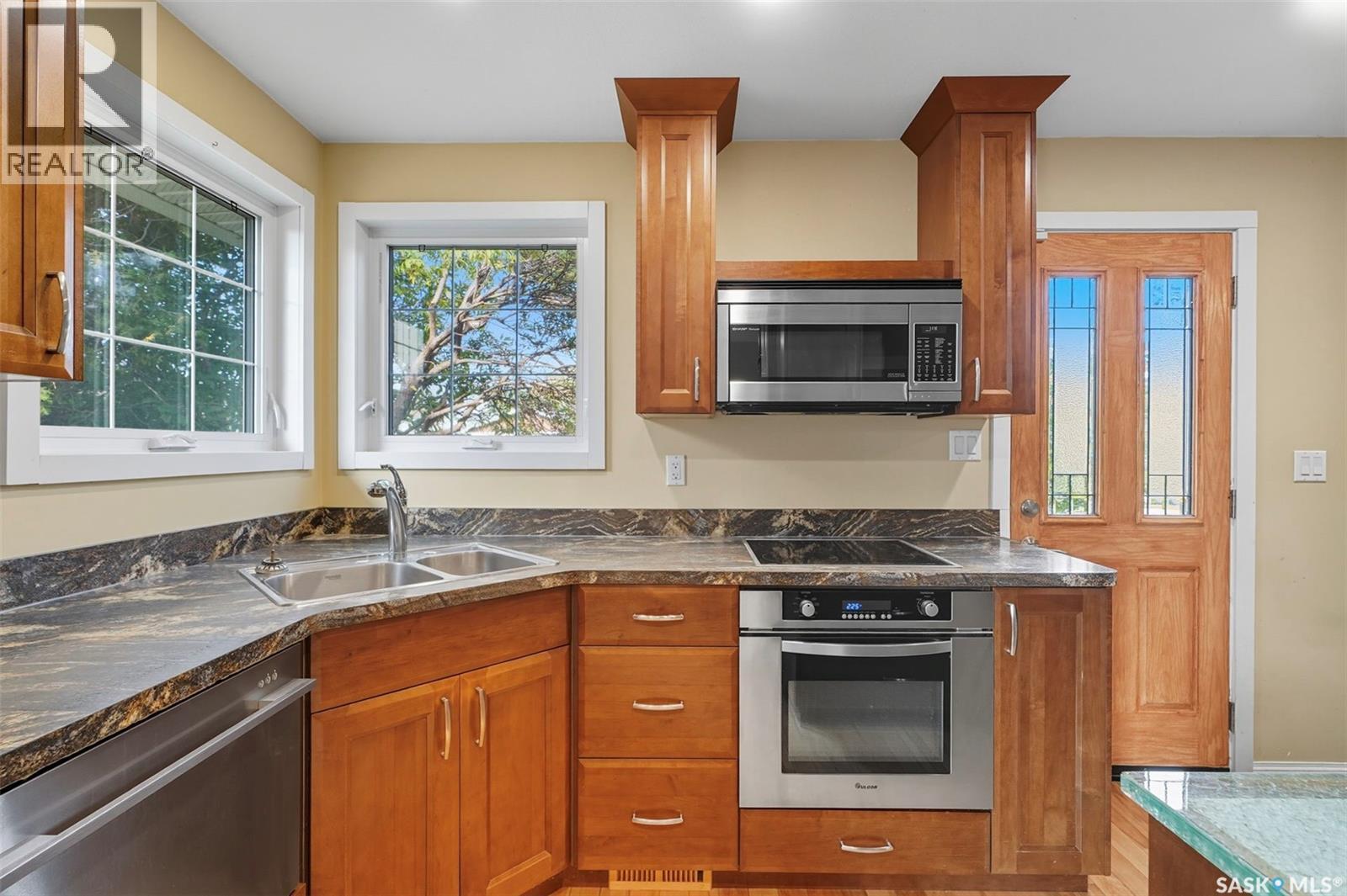 Property at 97 Arnason CRESCENT image 4