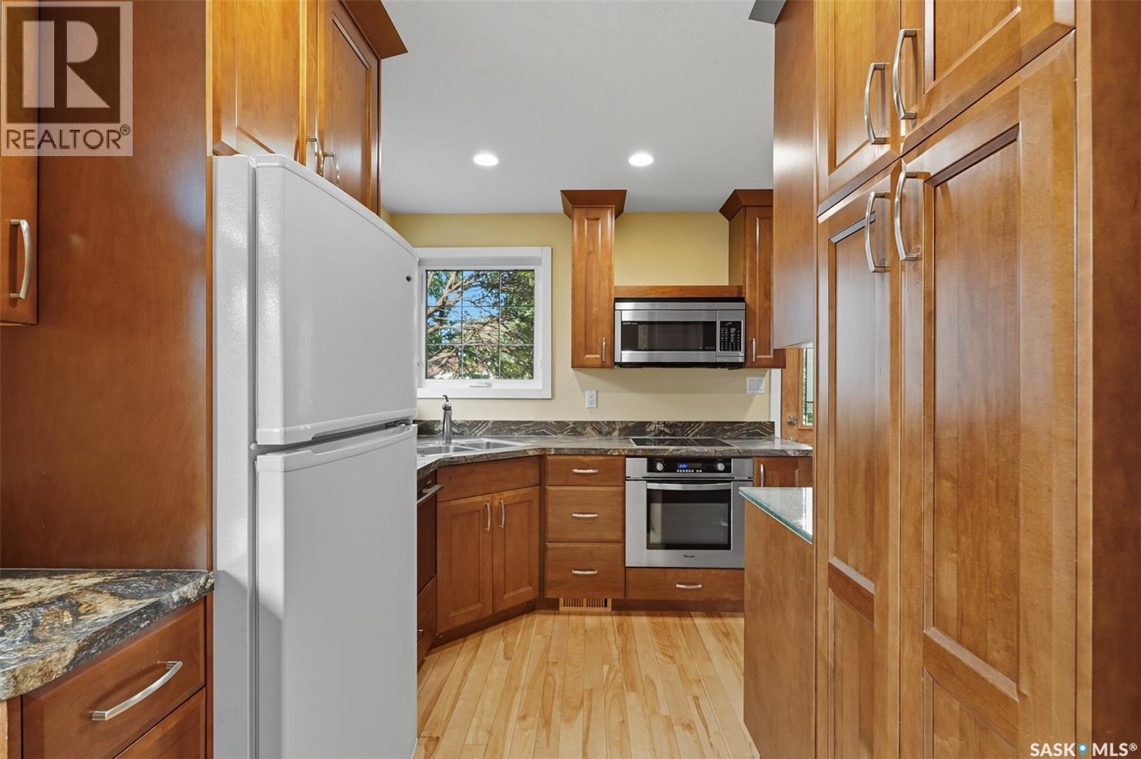 Property at 97 Arnason CRESCENT image 5