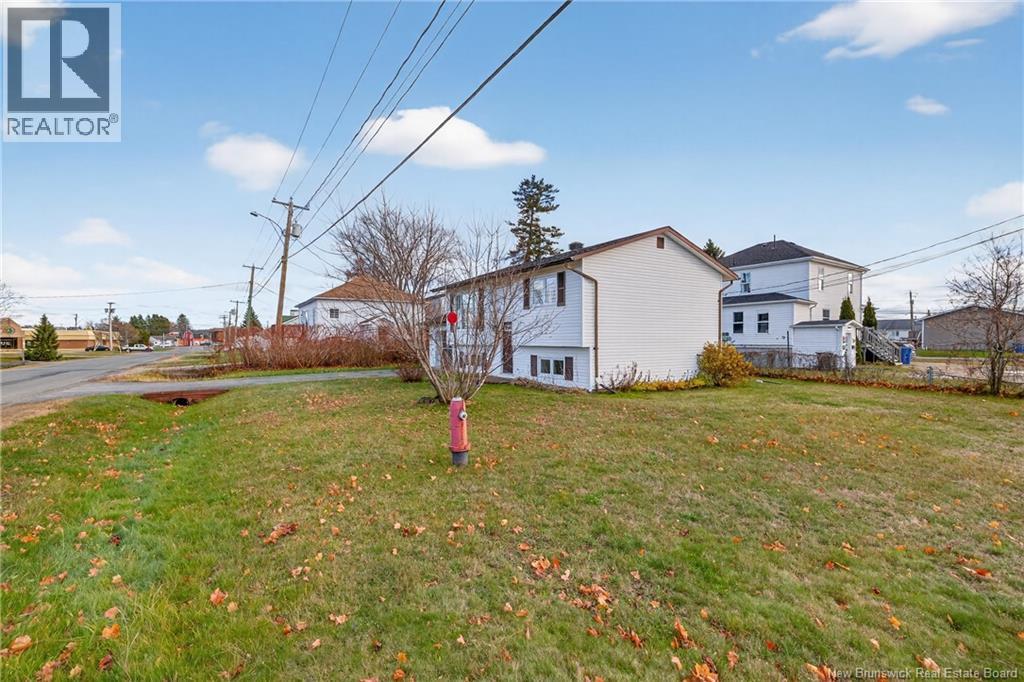595 St Simon, Bathurst, New Brunswick  E2A 3L7 - Photo 3 - NB129958