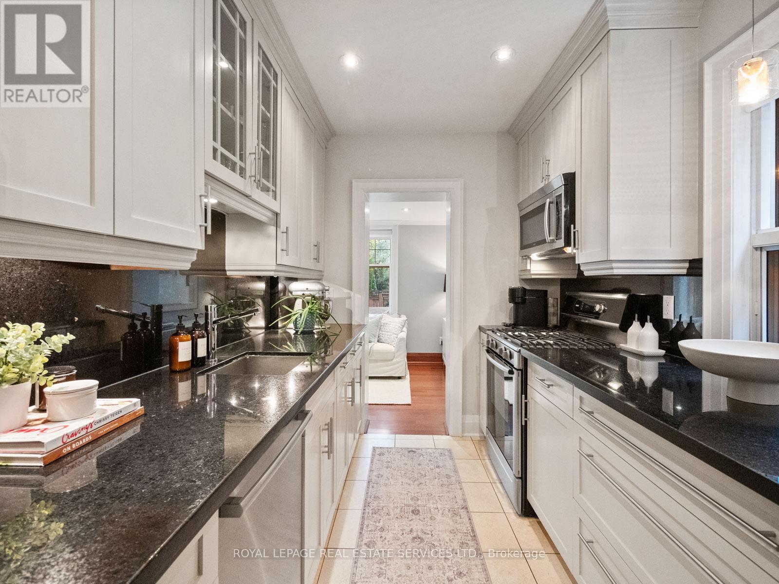 248 Tyrrel Avenue, Toronto, Ontario  M6G 2H1 - Photo 10 - C12536054