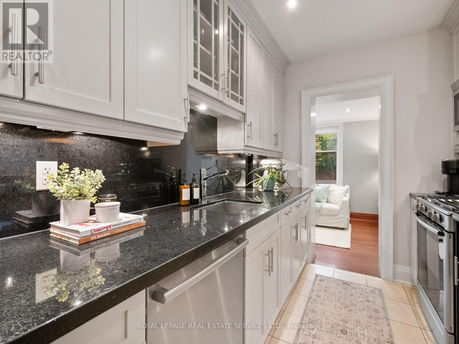 248 Tyrrel Avenue, Toronto, Ontario  M6G 2H1 - Photo 11 - C12536054