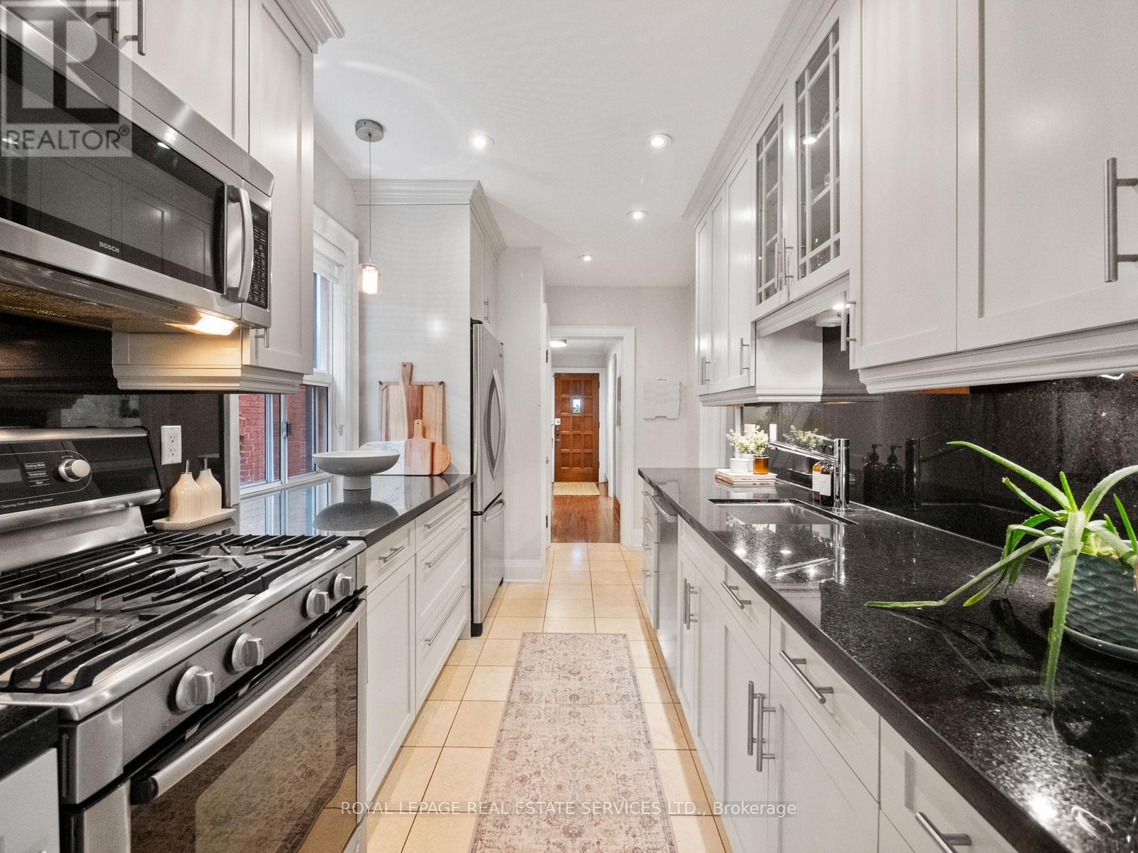 248 Tyrrel Avenue, Toronto, Ontario  M6G 2H1 - Photo 12 - C12536054