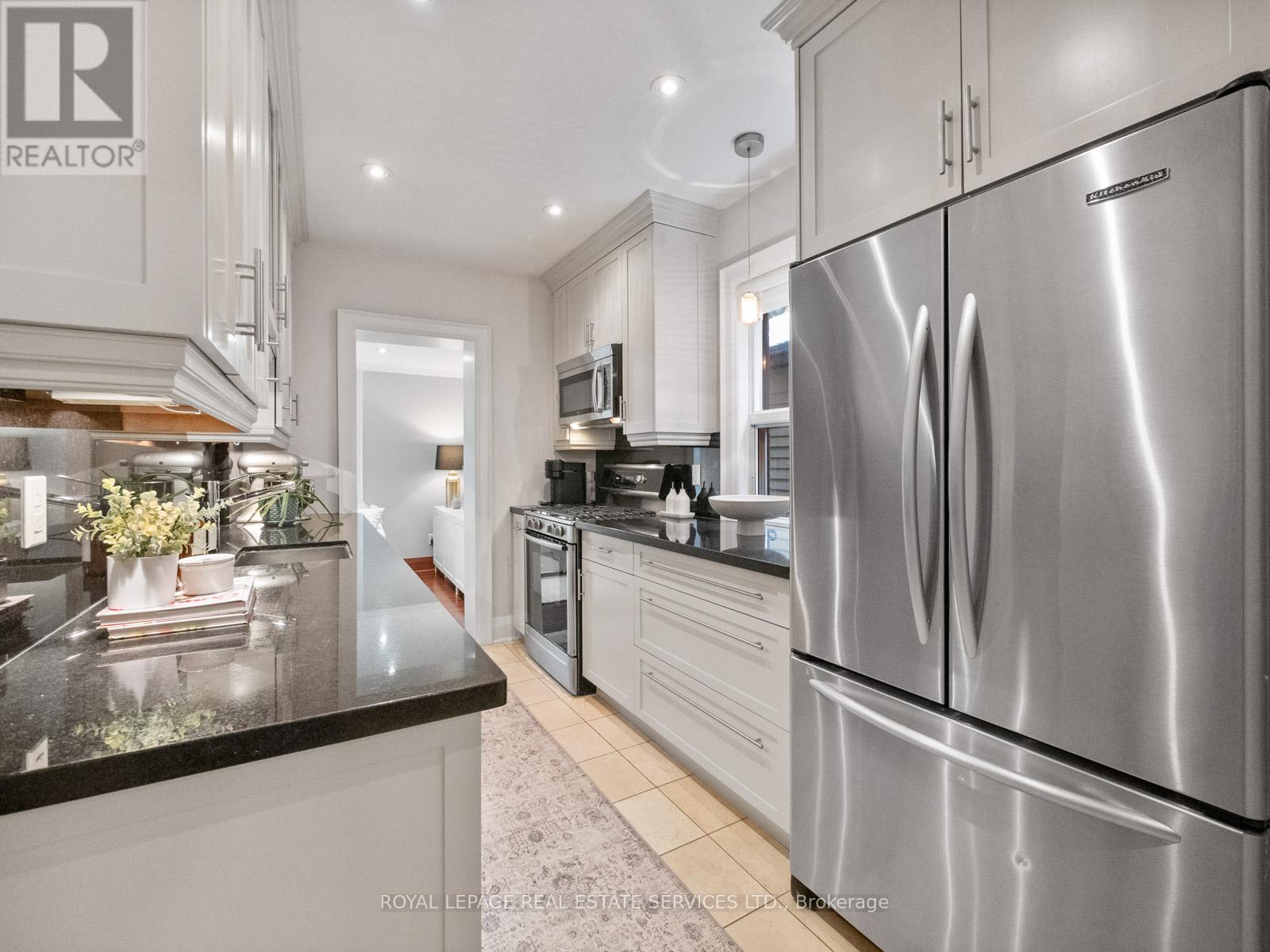 248 Tyrrel Avenue, Toronto, Ontario  M6G 2H1 - Photo 9 - C12536054