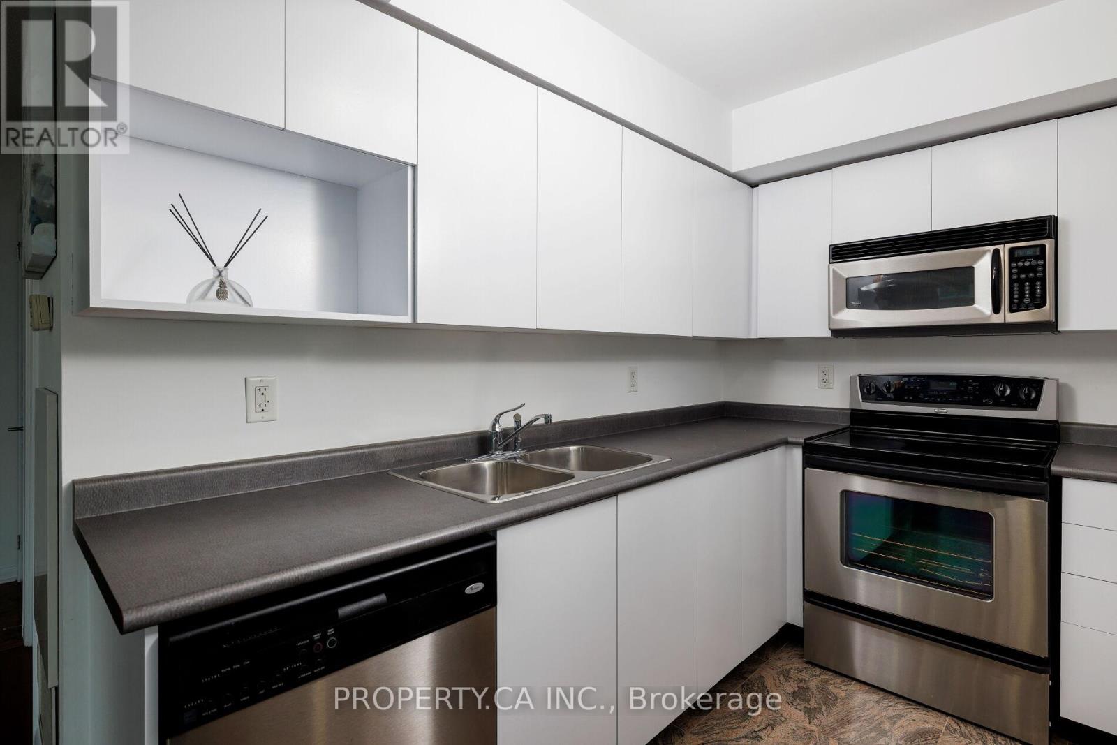 2011 - 18 Yonge Street, Toronto, Ontario  M5E 1Z8 - Photo 11 - C12536066