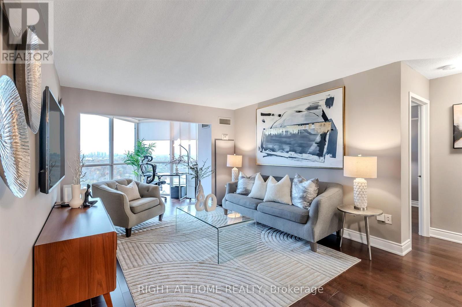 2007 - 5 CONCORDE PLACE, Toronto, Ontario