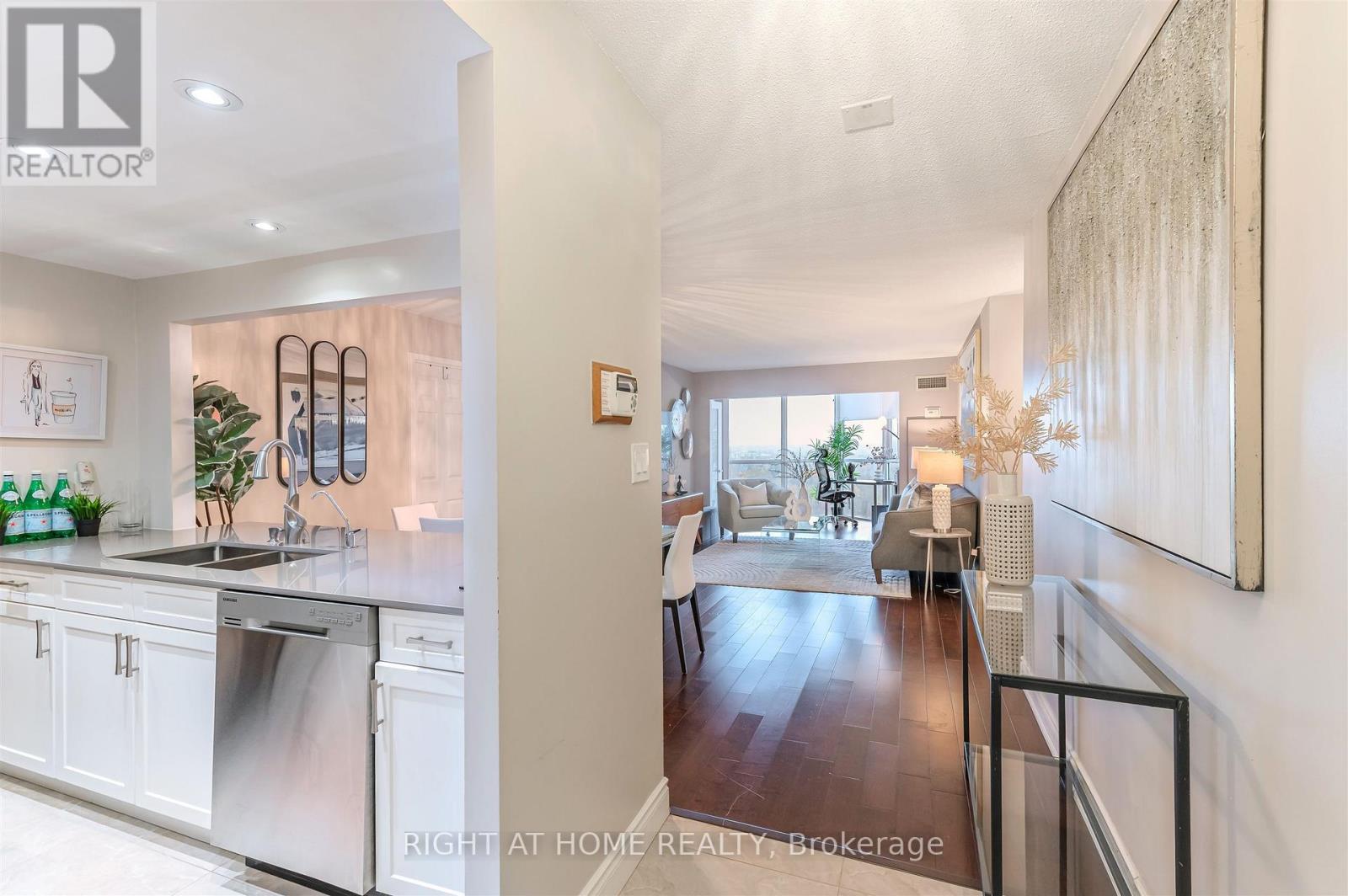 2007 - 5 Concorde Place, Toronto, Ontario  M3C 3M8 - Photo 4 - C12536072