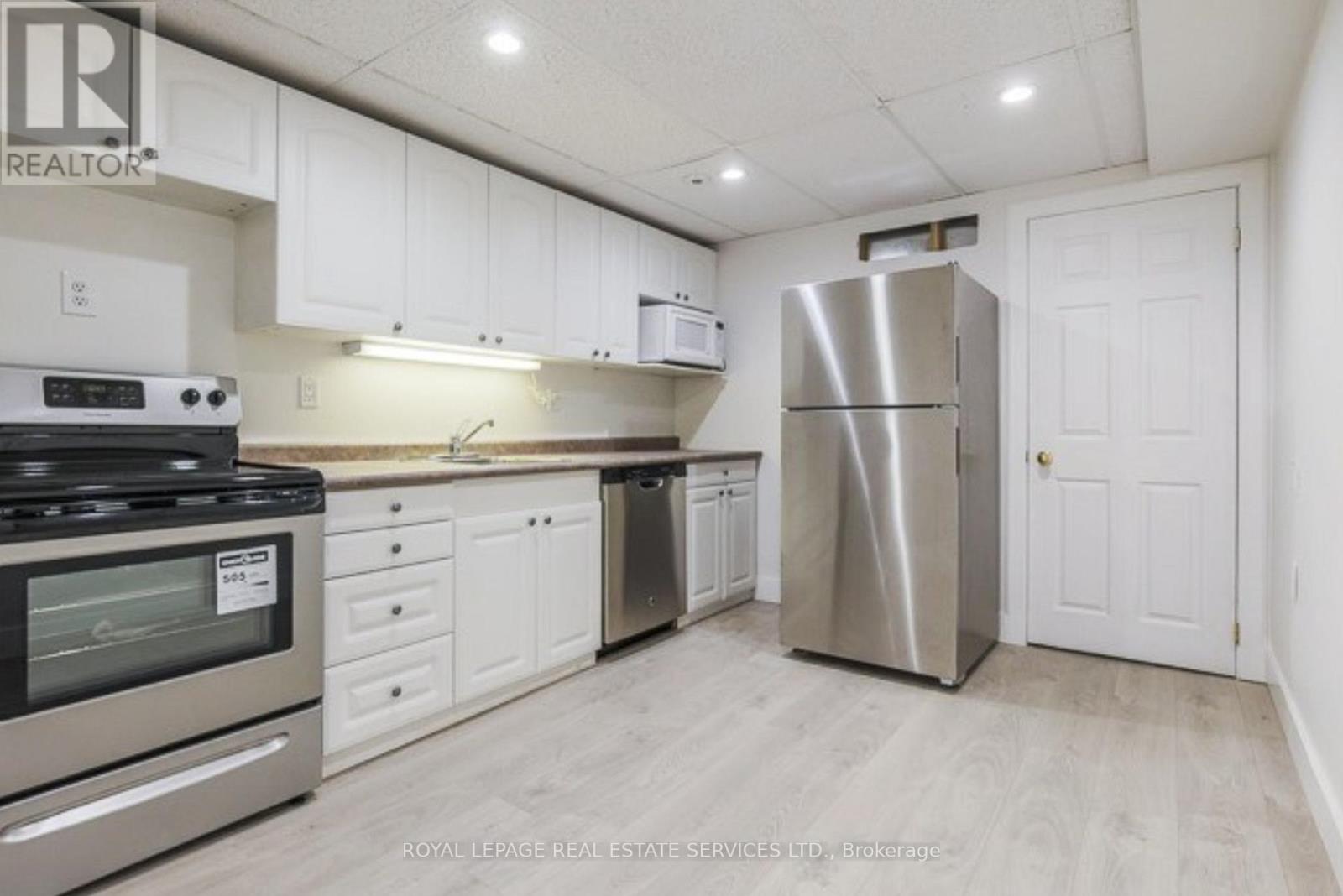 L - 194 Carlton Street, Toronto, Ontario  M5A 2K8 - Photo 2 - C12536244