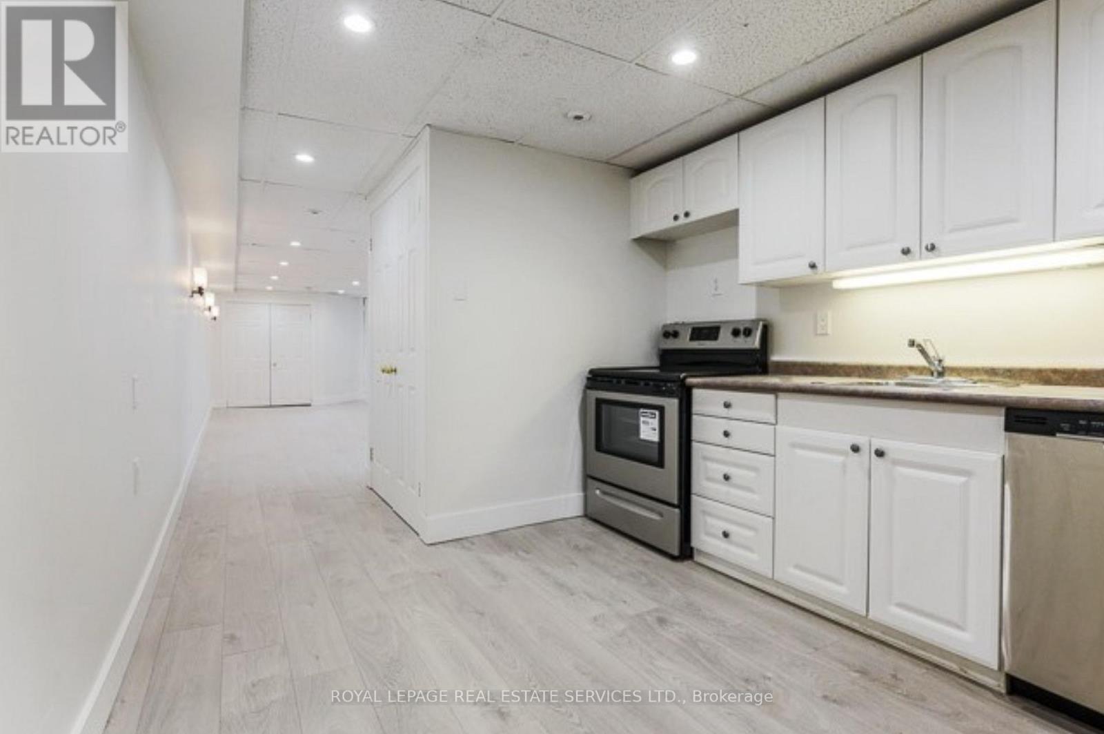 L - 194 Carlton Street, Toronto, Ontario  M5A 2K8 - Photo 4 - C12536244