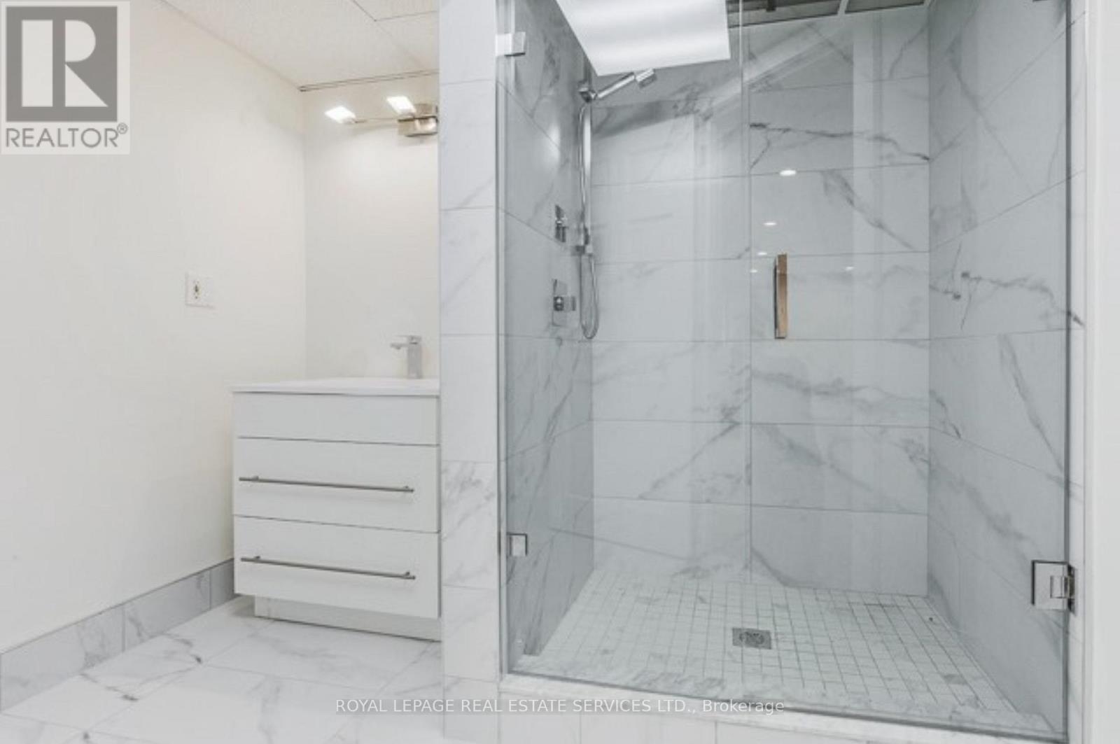 L - 194 Carlton Street, Toronto, Ontario  M5A 2K8 - Photo 7 - C12536244