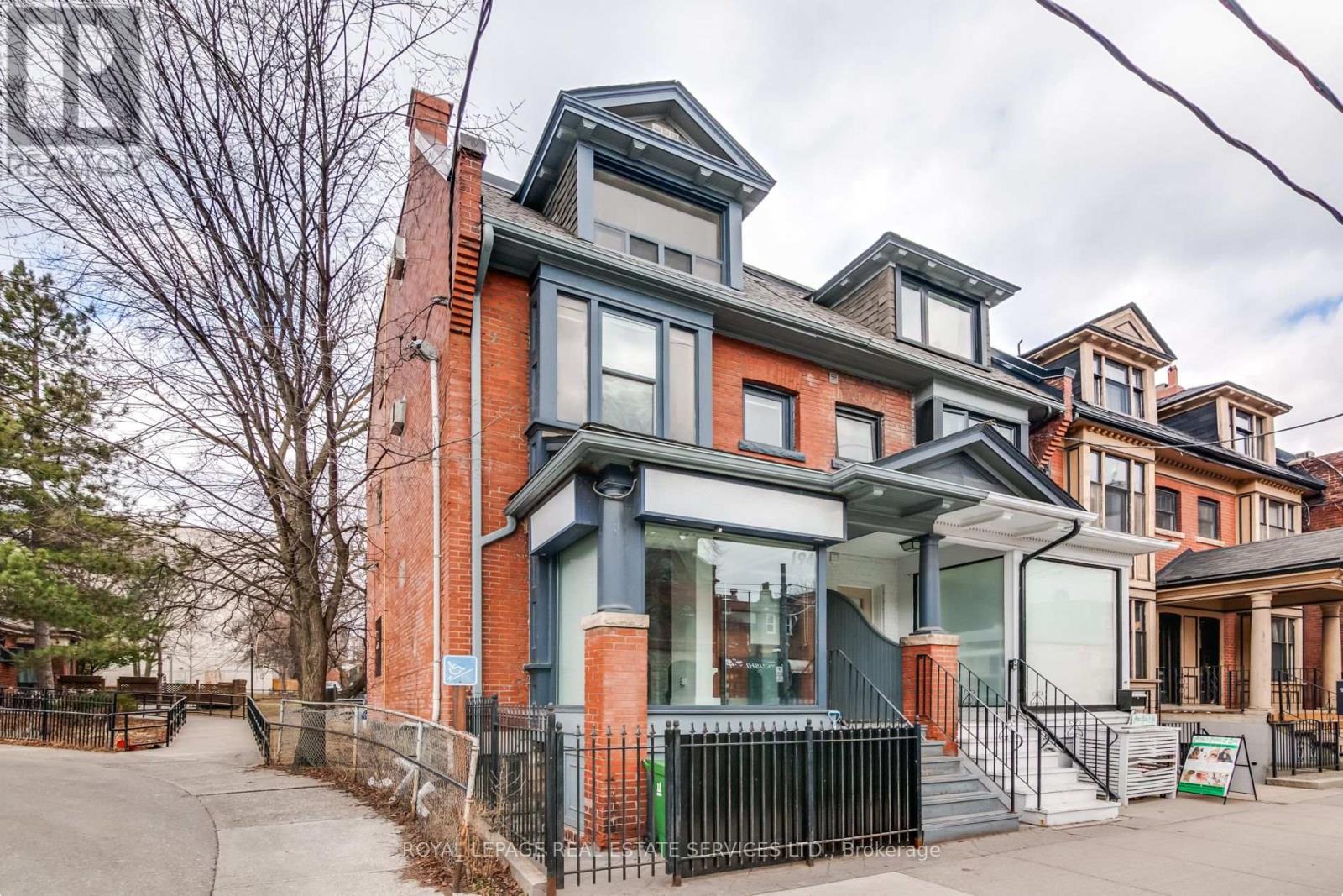 L - 194 Carlton Street, Toronto, Ontario  M5A 2K8 - Photo 8 - C12536244