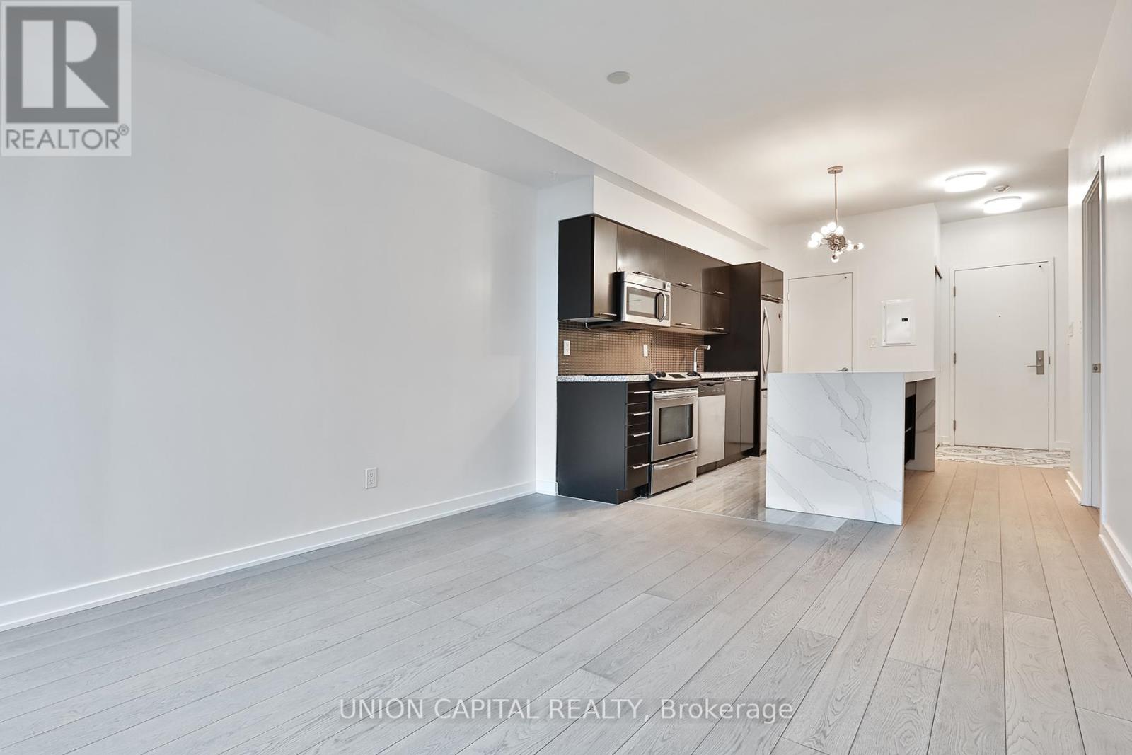 1605 - 126 SIMCOE STREET, Toronto, Ontario