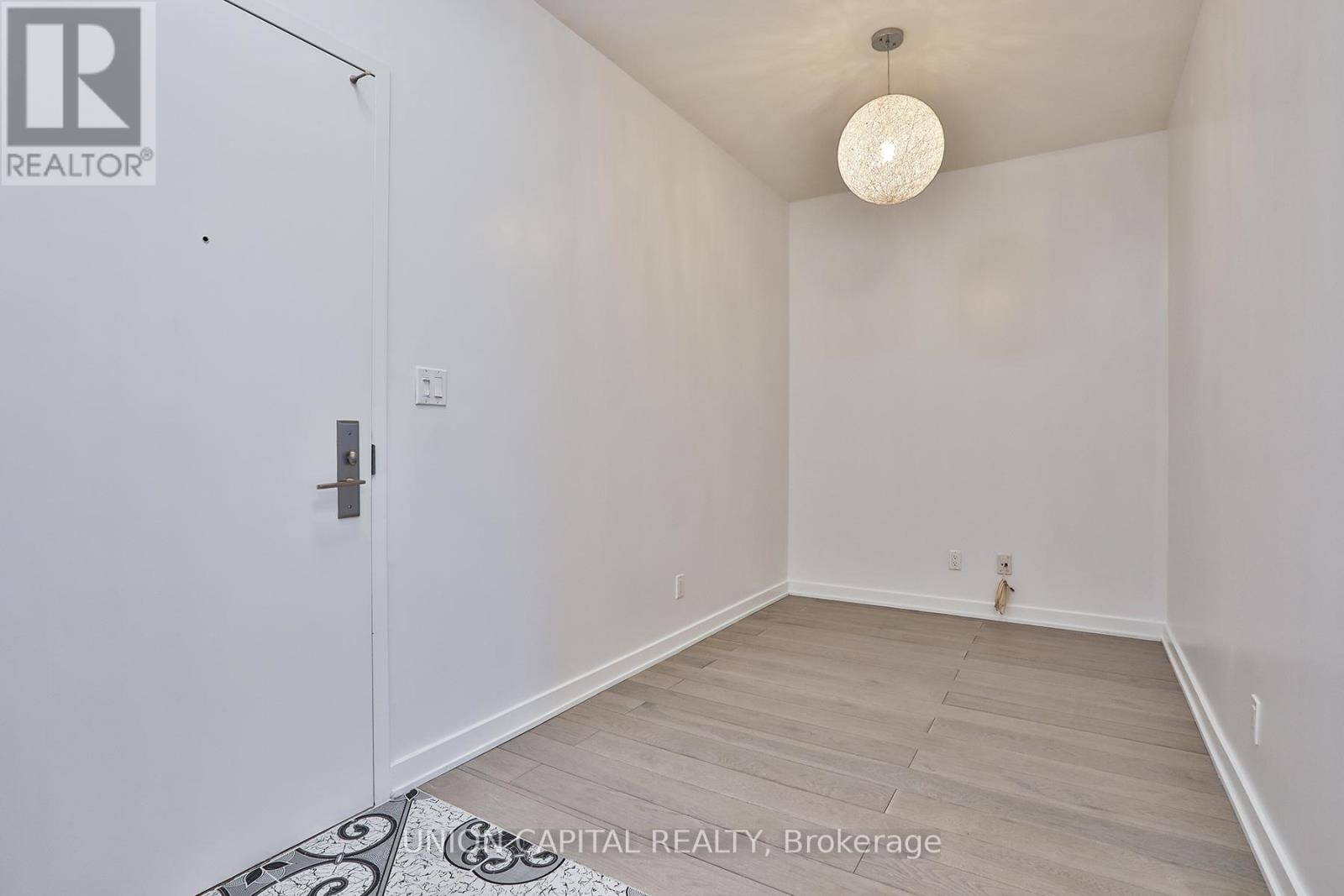 1605 - 126 Simcoe Street, Toronto, Ontario  M5H 4E6 - Photo 11 - C12536372