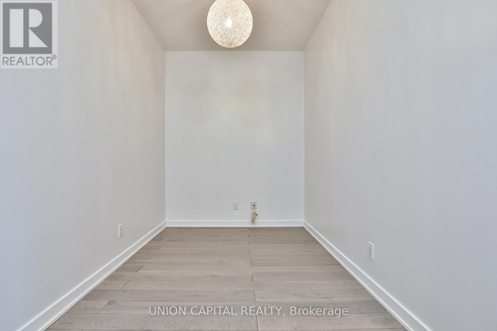 1605 - 126 Simcoe Street, Toronto, Ontario  M5H 4E6 - Photo 12 - C12536372