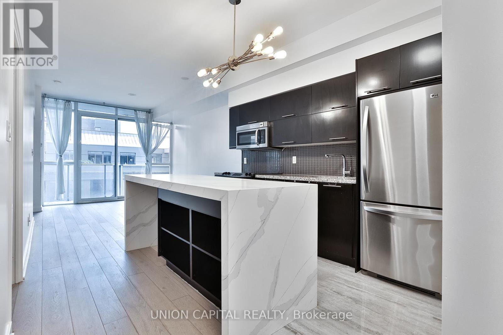 1605 - 126 Simcoe Street, Toronto, Ontario  M5H 4E6 - Photo 3 - C12536372
