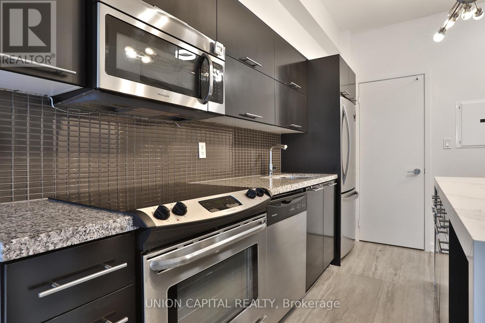 1605 - 126 Simcoe Street, Toronto, Ontario  M5H 4E6 - Photo 4 - C12536372
