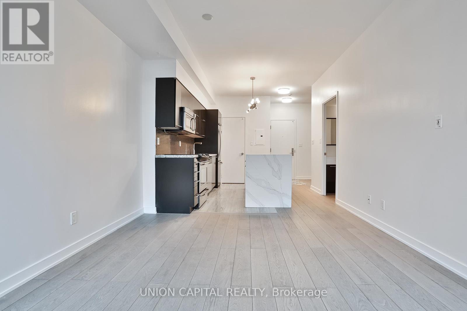 1605 - 126 Simcoe Street, Toronto, Ontario  M5H 4E6 - Photo 5 - C12536372