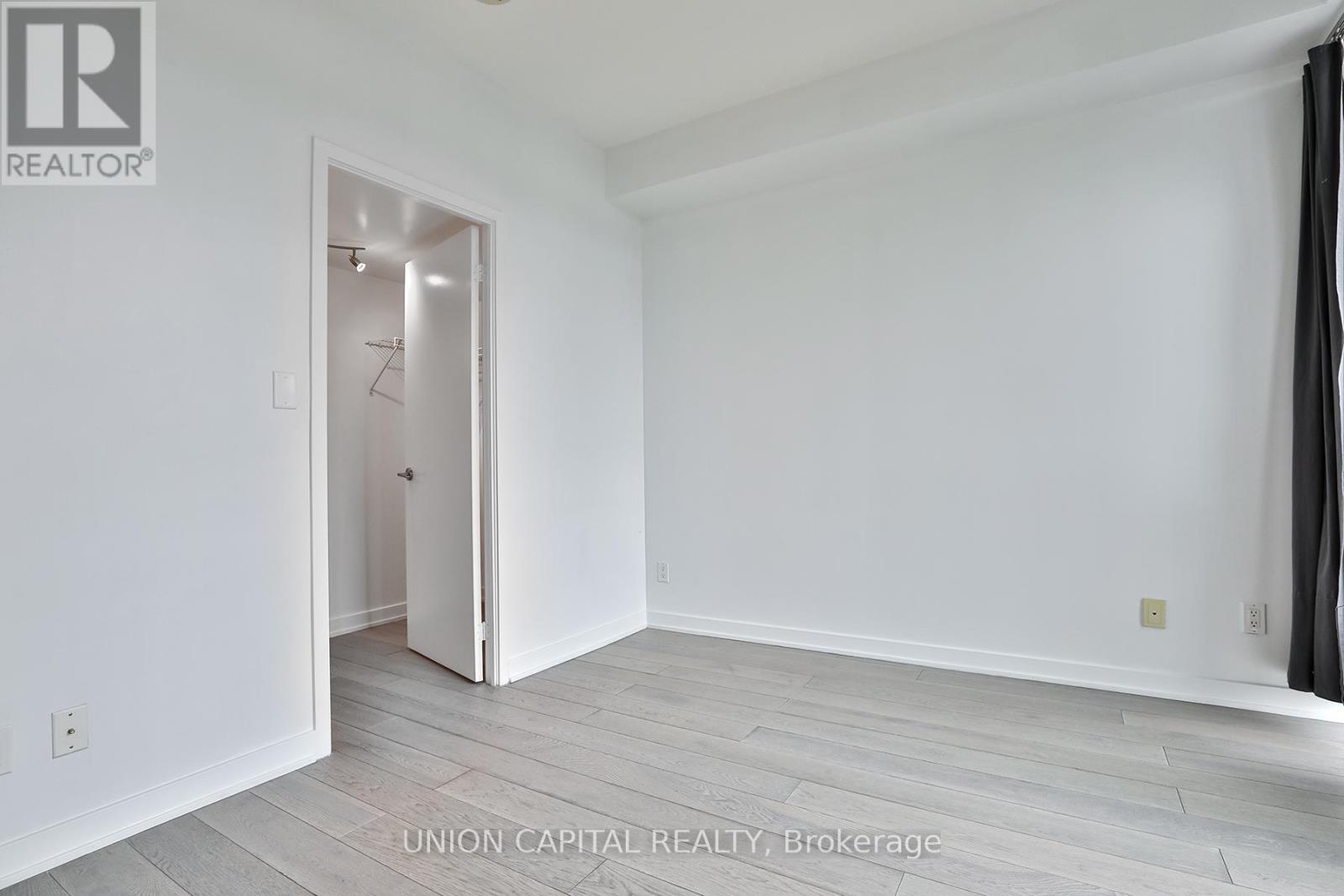 1605 - 126 Simcoe Street, Toronto, Ontario  M5H 4E6 - Photo 9 - C12536372