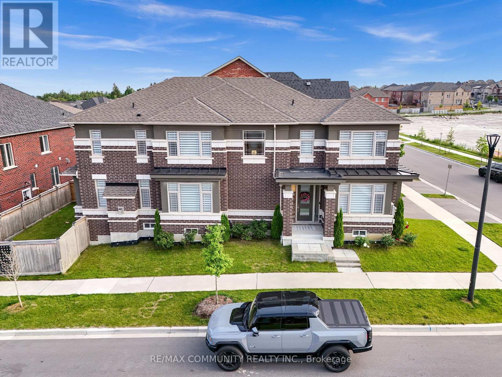 2455 Hibiscus Drive, Pickering, Ontario  L1X 0H1 - Photo 2 - E12536048