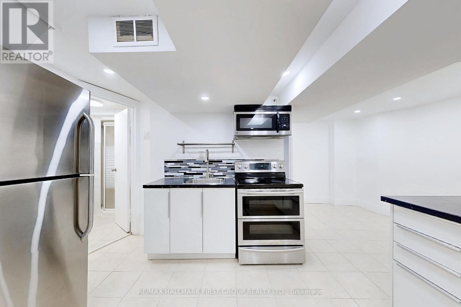 1 Bramwell Drive, Ajax, Ontario  L1S 5L1 - Photo 10 - E12536174