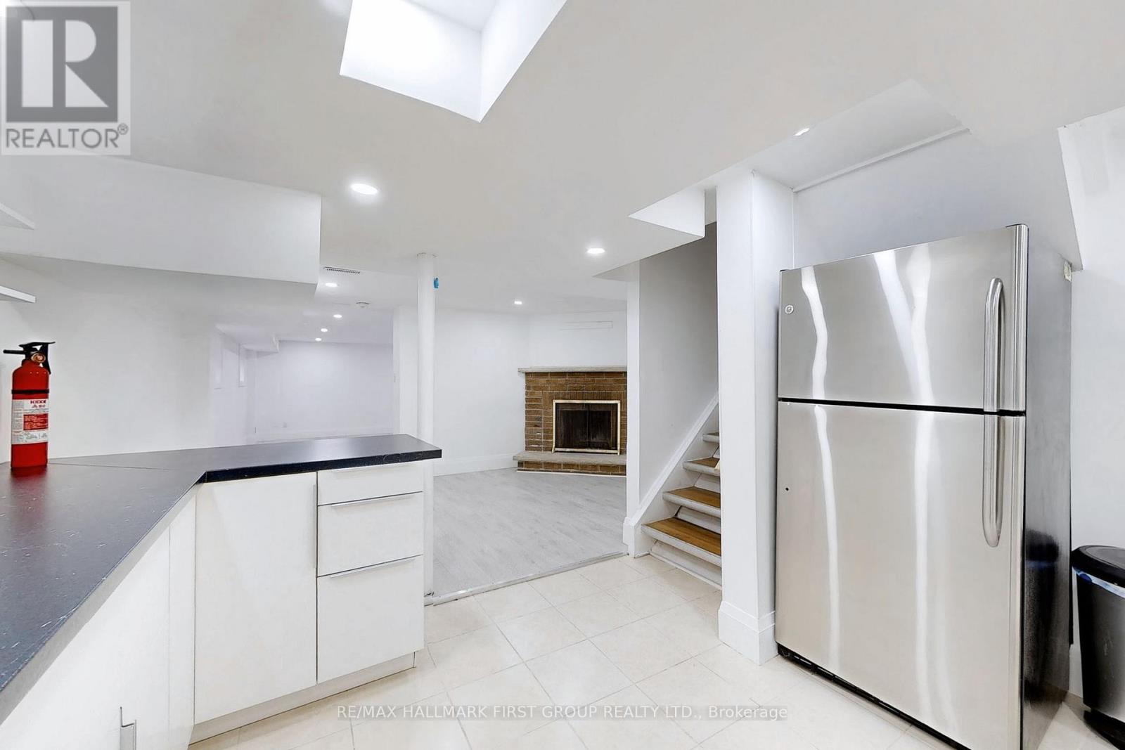 1 Bramwell Drive, Ajax, Ontario  L1S 5L1 - Photo 9 - E12536174