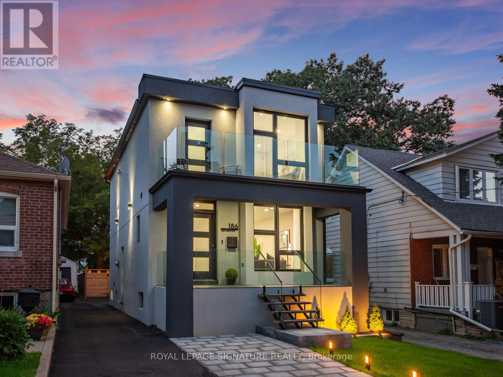 186 Oak Park Avenue, Toronto, Ontario  M4C 4M8 - Photo 2 - E12536218