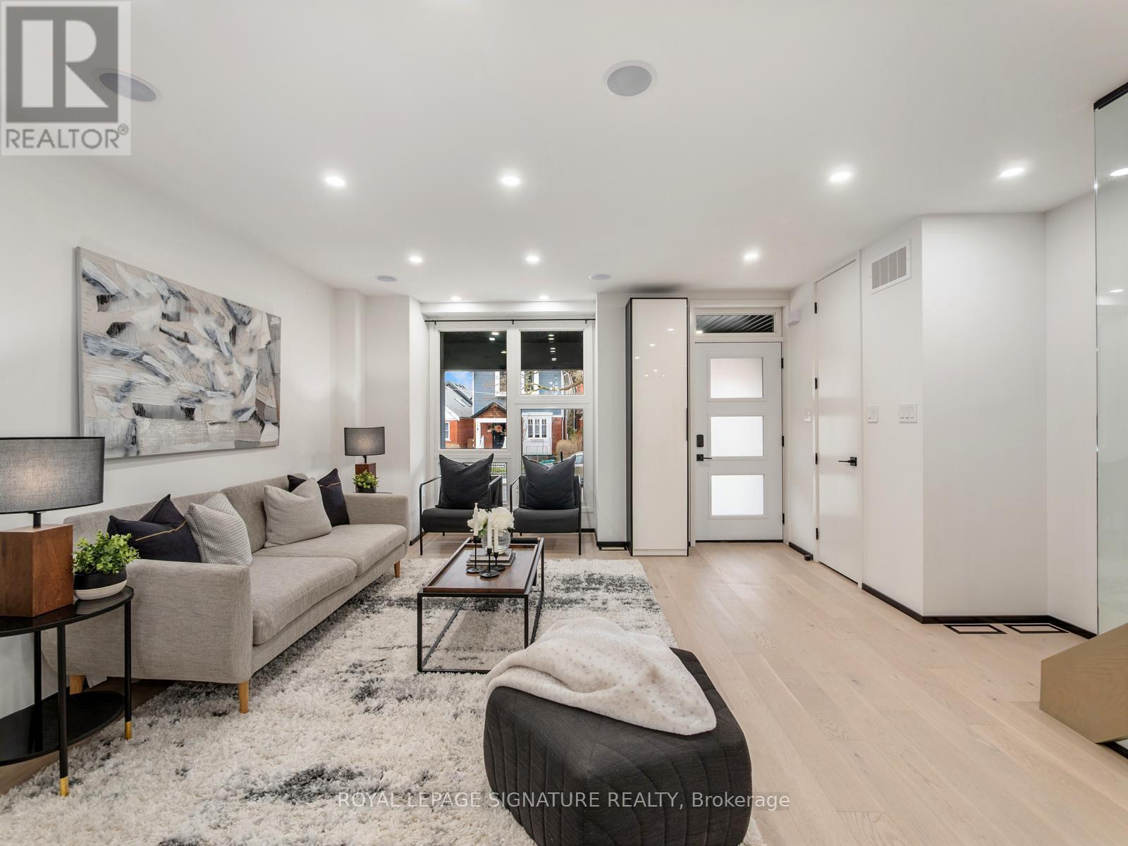 186 Oak Park Avenue, Toronto, Ontario  M4C 4M8 - Photo 7 - E12536218