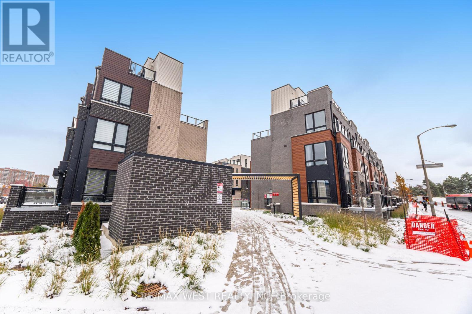 27 - 165 Tapscott Road N, Toronto, Ontario  M1B 0E8 - Photo 2 - E12536340