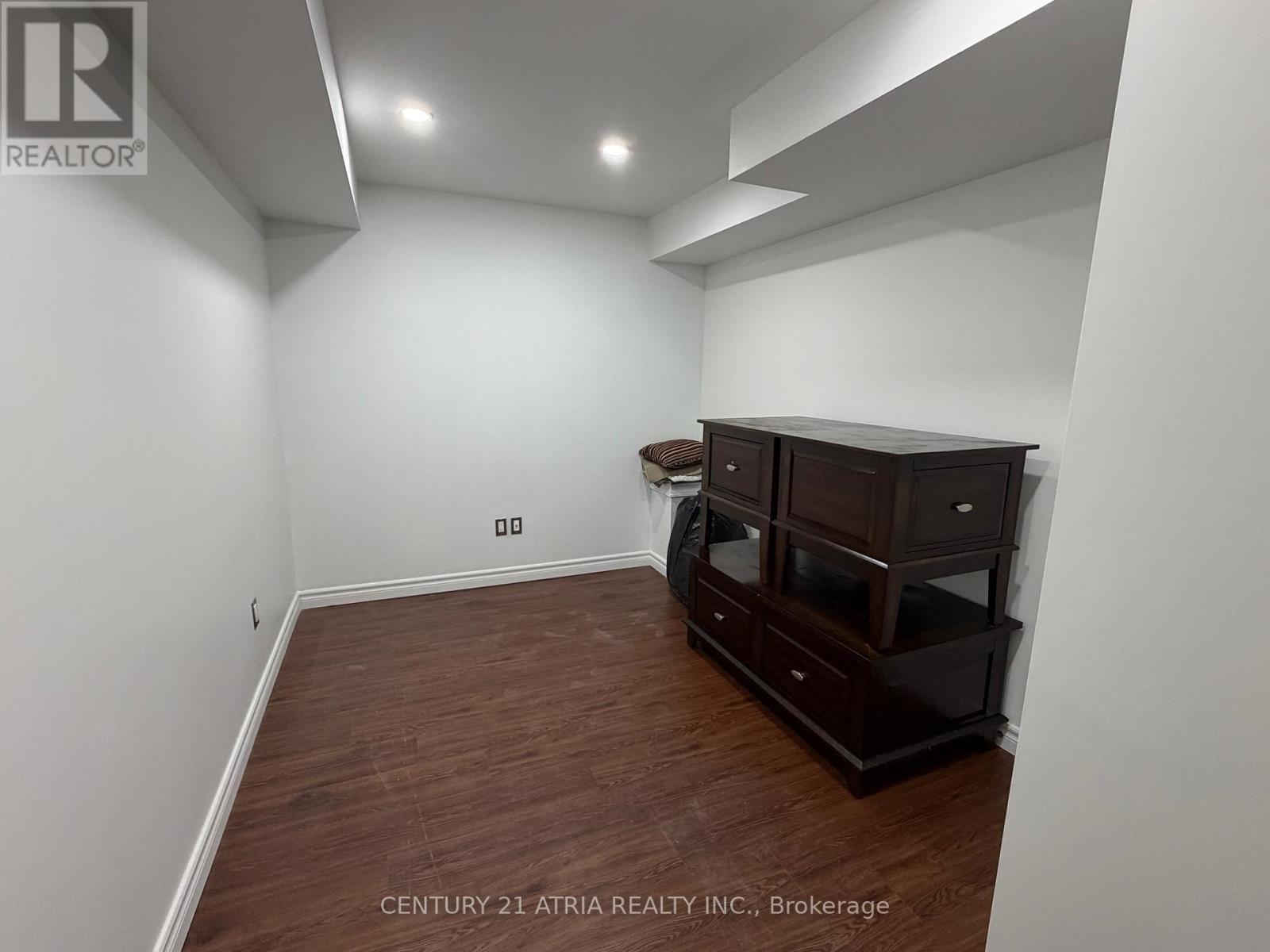 31 Seggar Avenue, Ajax, Ontario  L1T 4E2 - Photo 5 - E12536356