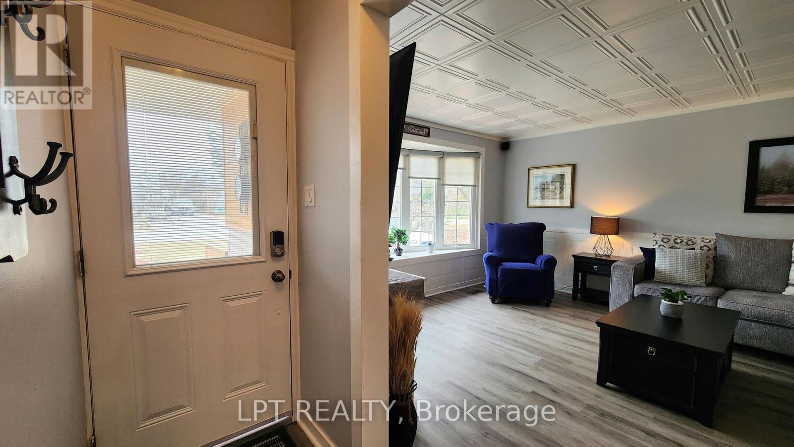 2049 Northern Avenue, Innisfil, Ontario  L9S 1Z4 - Photo 4 - N12536148