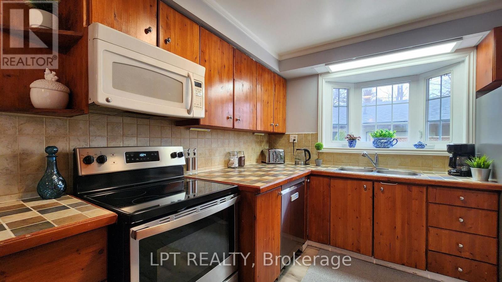 2049 Northern Avenue, Innisfil, Ontario  L9S 1Z4 - Photo 7 - N12536148