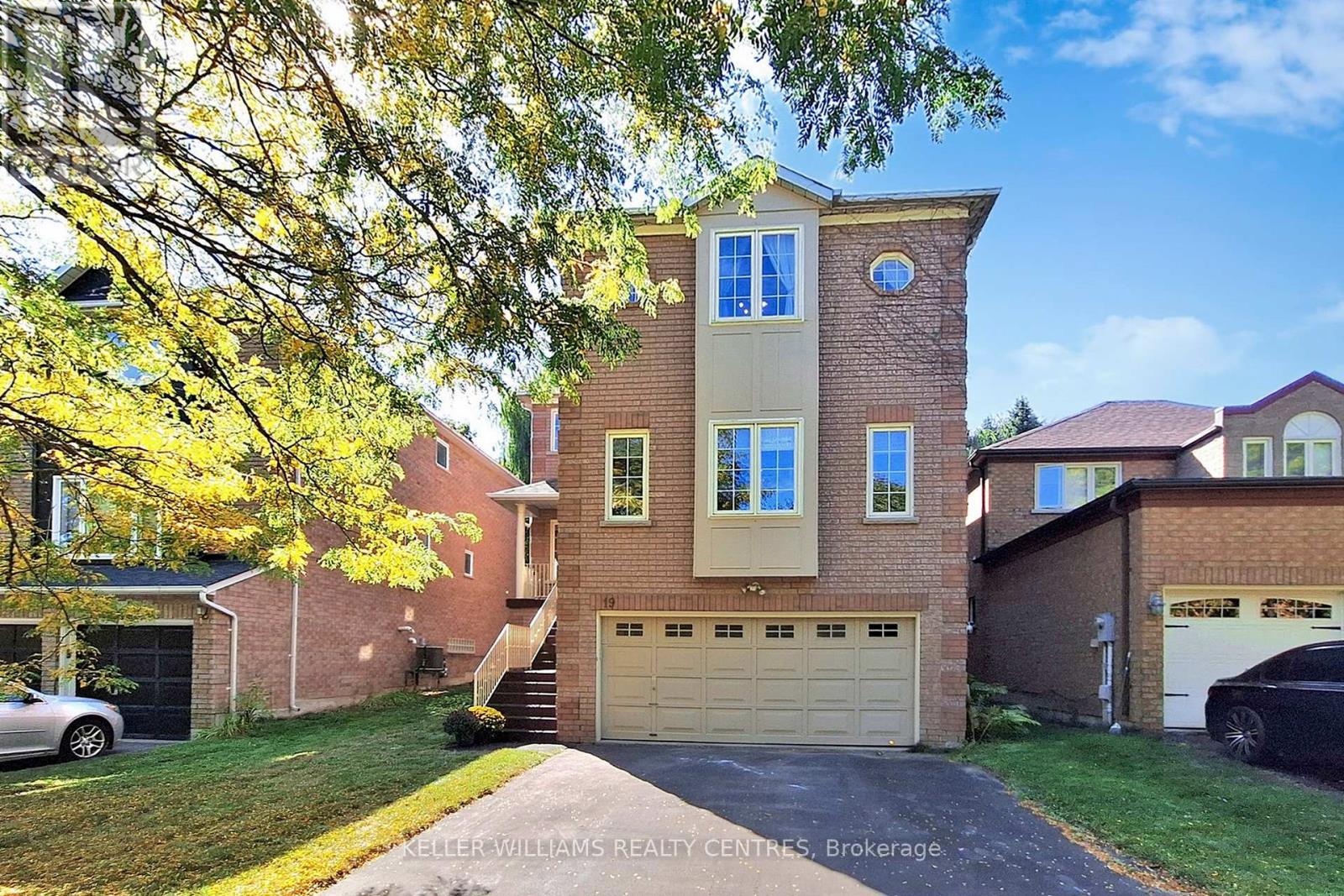 19 STEMMLE DRIVE, Aurora, Ontario