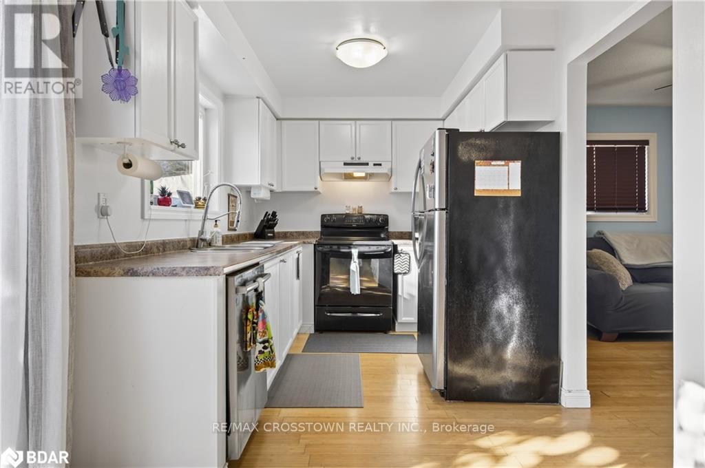 14 Corrie Crescent, Essa, Ontario  L0M 1B3 - Photo 9 - N12536282