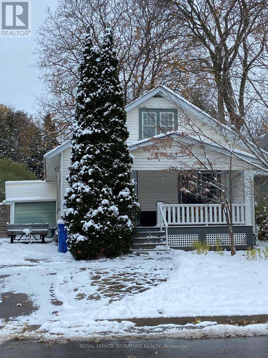 121 WELLS STREET, Aurora, Ontario