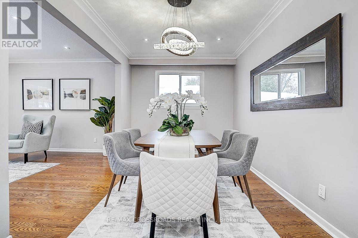 78 Fred Varley Drive, Markham, Ontario  L3R 1S7 - Photo 11 - N12536312