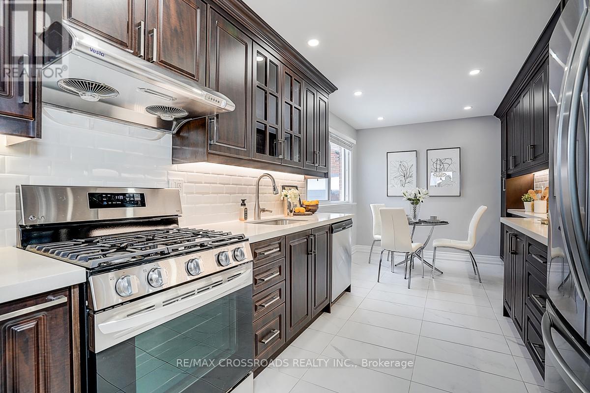 78 Fred Varley Drive, Markham, Ontario  L3R 1S7 - Photo 14 - N12536312