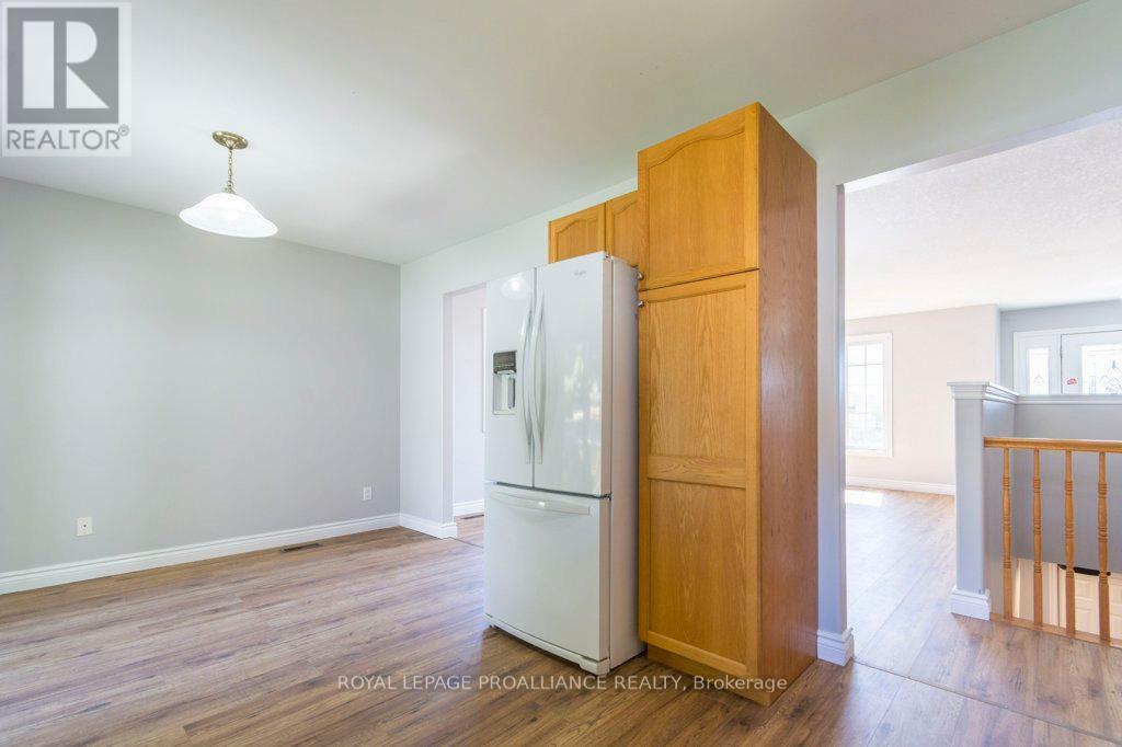 23 Sunshine Lane, Quinte West, Ontario K8V 6X3 - Photo 11 - X12536504