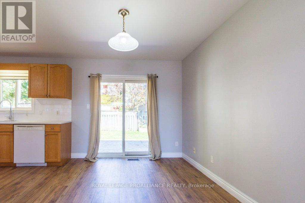 23 Sunshine Lane, Quinte West, Ontario K8V 6X3 - Photo 12 - X12536504