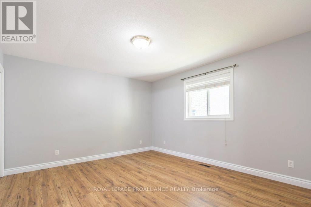 23 Sunshine Lane, Quinte West, Ontario K8V 6X3 - Photo 13 - X12536504