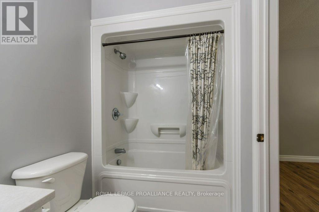 23 Sunshine Lane, Quinte West, Ontario K8V 6X3 - Photo 16 - X12536504