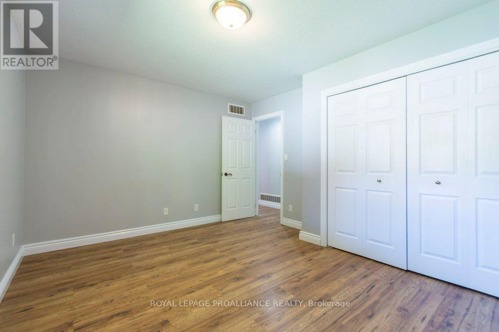 23 Sunshine Lane, Quinte West, Ontario K8V 6X3 - Photo 18 - X12536504