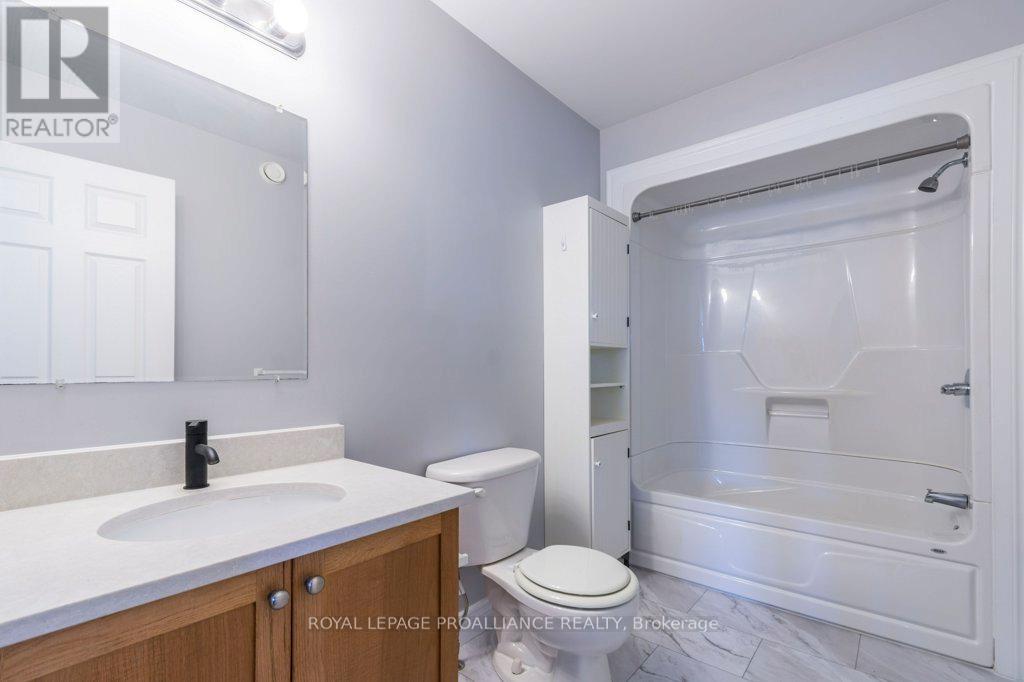 23 Sunshine Lane, Quinte West, Ontario K8V 6X3 - Photo 19 - X12536504