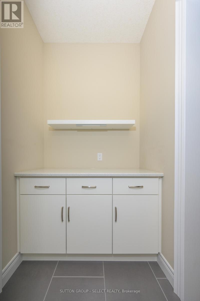 88 Bradwell Chase, London North, Ontario  N6G 0P3 - Photo 16 - X12536444