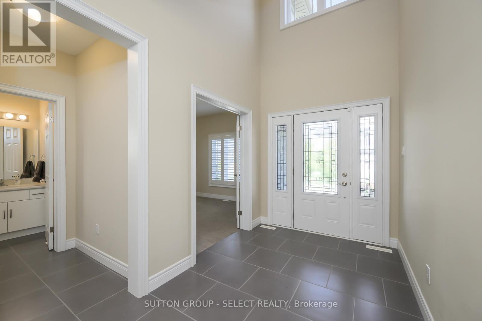 88 Bradwell Chase, London North, Ontario  N6G 0P3 - Photo 2 - X12536444