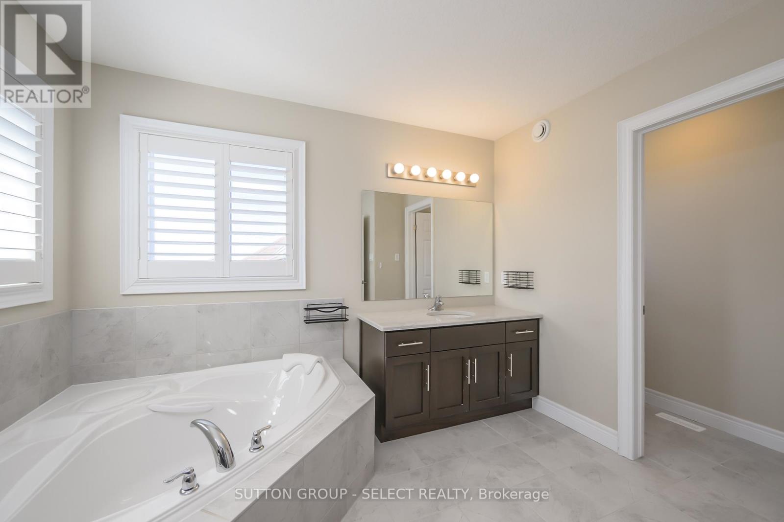 88 Bradwell Chase, London North, Ontario  N6G 0P3 - Photo 23 - X12536444