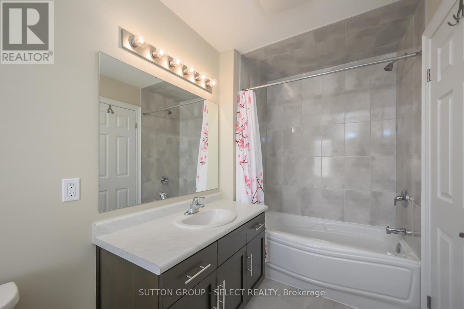 88 Bradwell Chase, London North, Ontario  N6G 0P3 - Photo 35 - X12536444