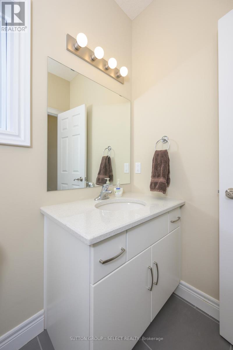 88 Bradwell Chase, London North, Ontario  N6G 0P3 - Photo 5 - X12536444