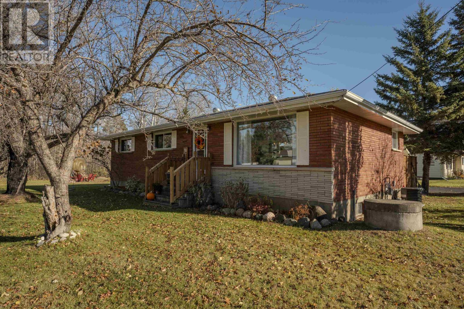 10 Dorothy ST, Kakabeka Falls, Ontario