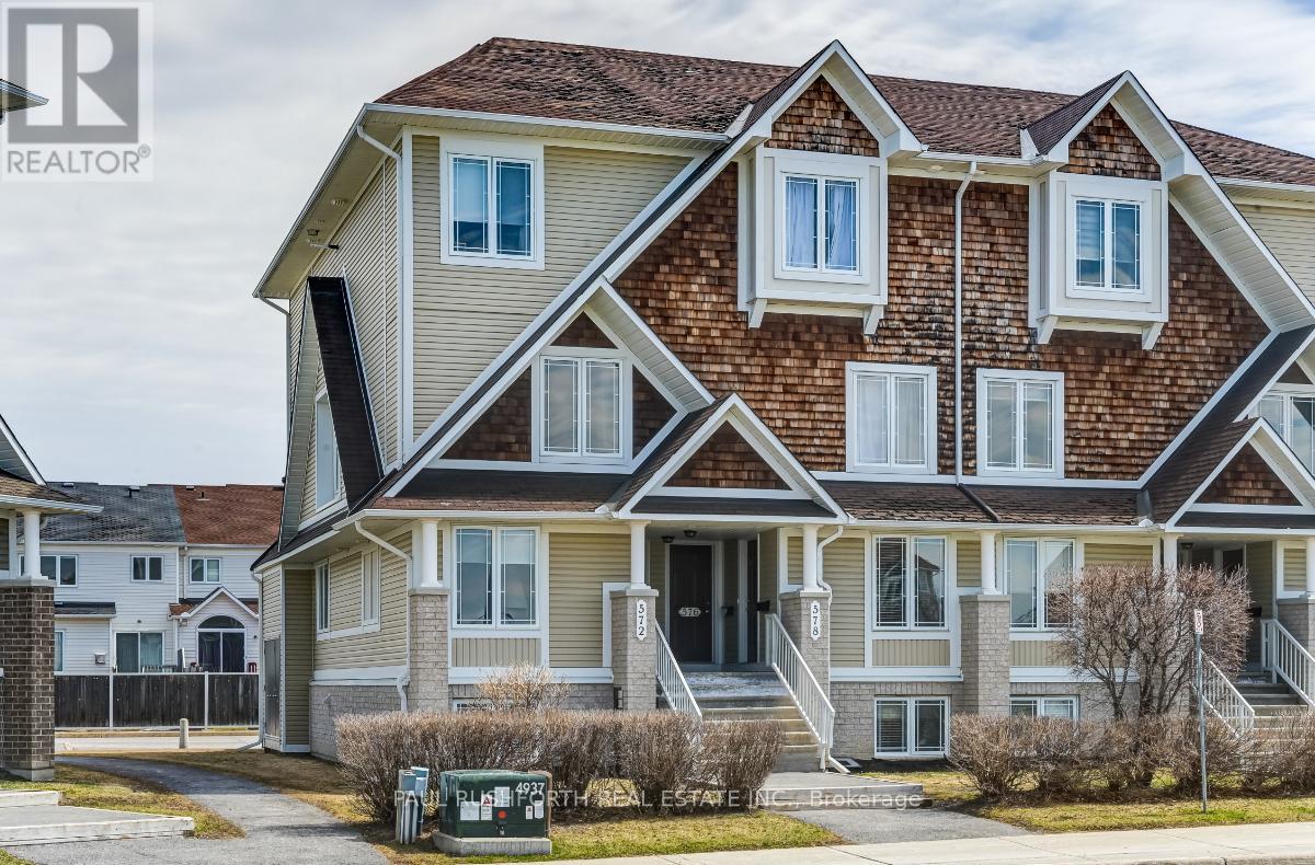 572 Lakeridge Drive, Ottawa, Ontario  K4A 0H5 - Photo 2 - X12536396